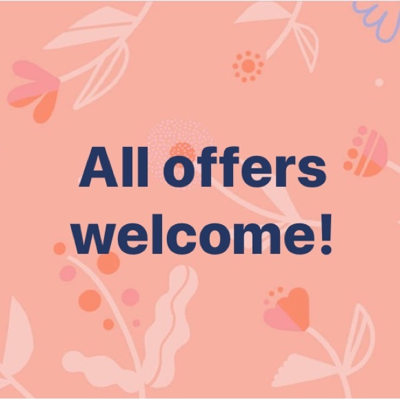 Meet your Posher, Hollie - Picture 1 of 1